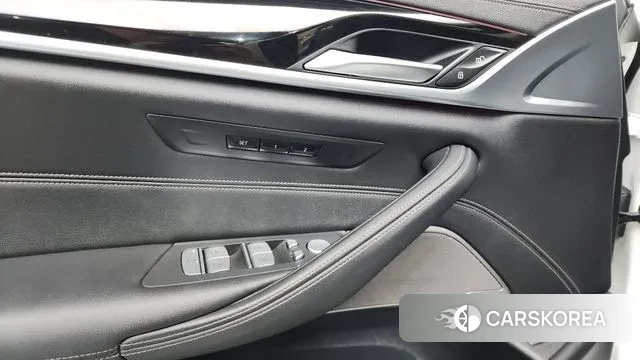 BMW 5 Series (G30) id 3479123 из Кореи 8