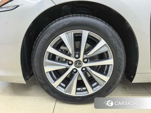 Lexus ES id 4219900 из Китая 8