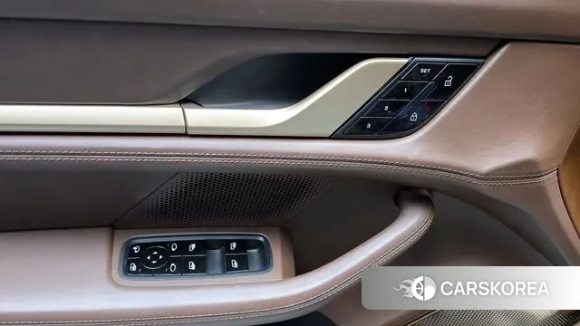 Porsche Taycan id 3546099 из Кореи 8