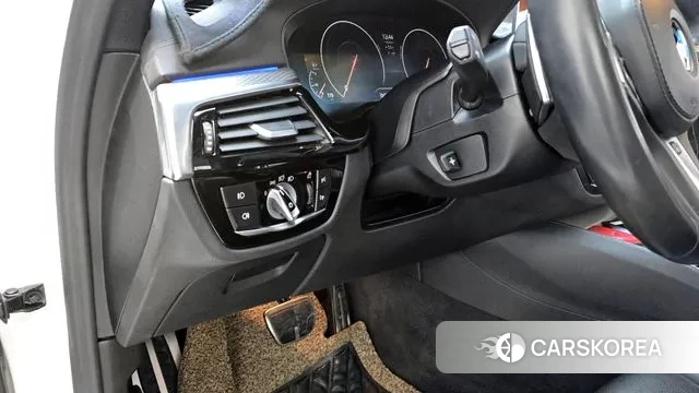 BMW 5 Series (G30) id 3547151 из Кореи 8