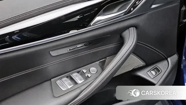 BMW 5 Series (G30) id 3567470 из Кореи 8