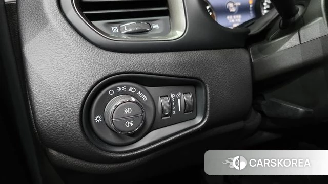 Jeep Renegade id 3953089 из Кореи 8