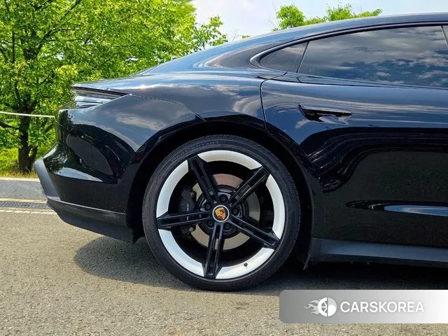 Porsche Taycan id 3338901 из Кореи 8