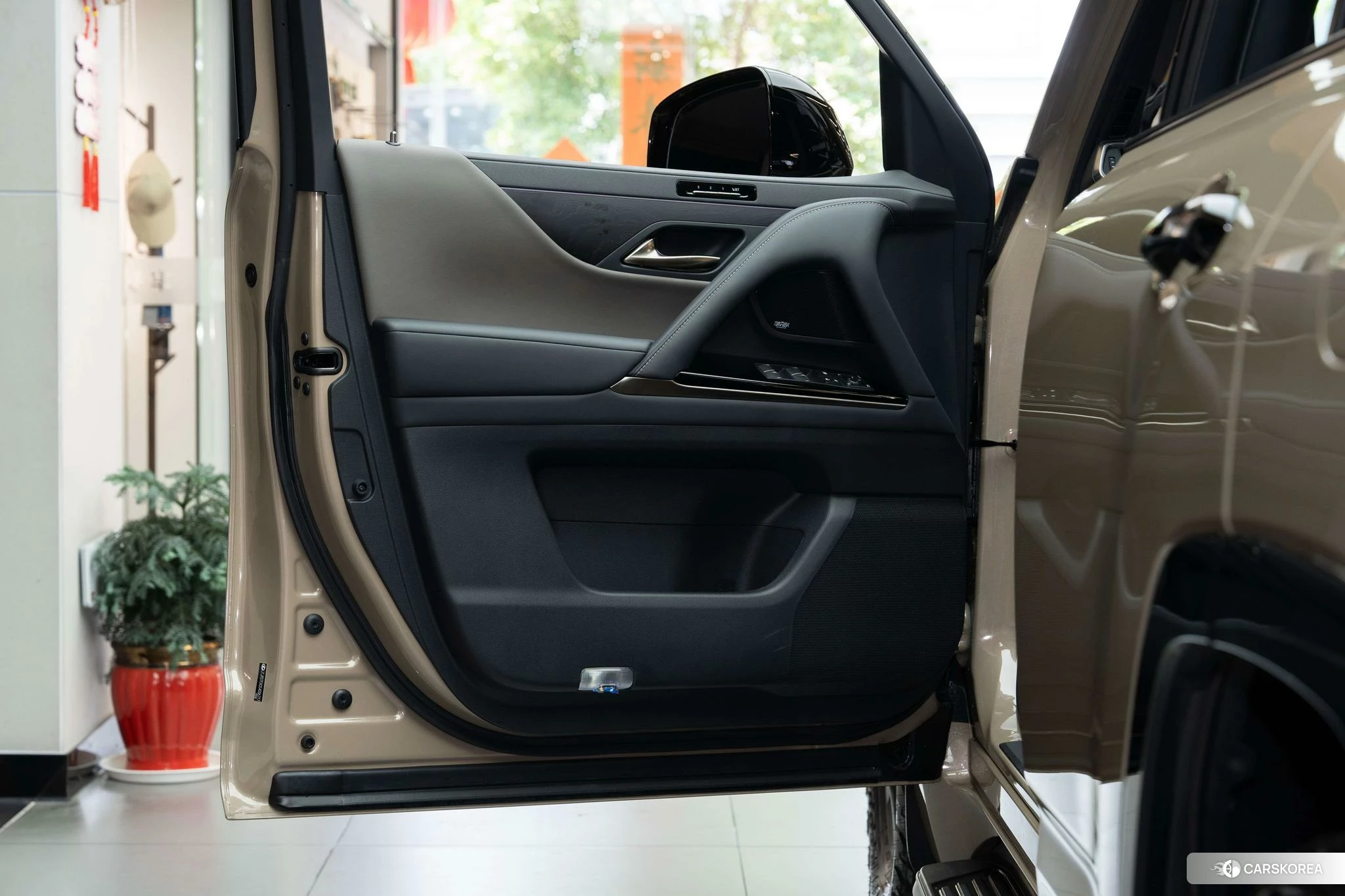 Lexus LX id 4512472 из Китая 8