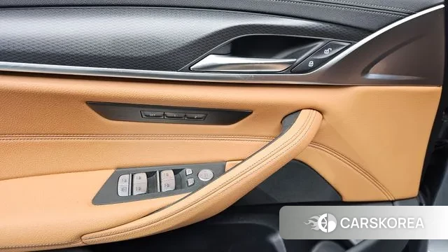 BMW 5 Series (G30) id 3670318 из Кореи 8