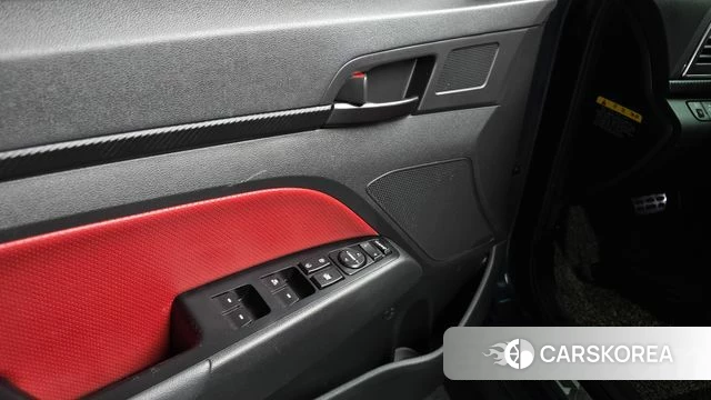 Hyundai Avante AD id 3814588 из Кореи 8