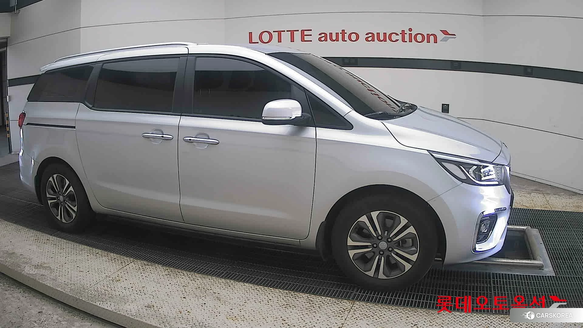 Kia Carnival id 4679381 из Кореи 8