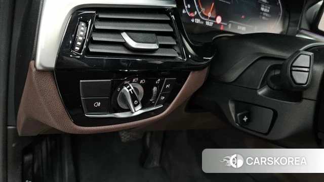 BMW 5 Series (G30) id 3898019 из Кореи 8