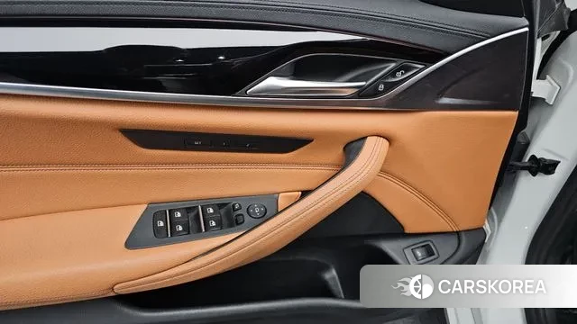 BMW 5 Series (G30) id 3494760 из Кореи 8