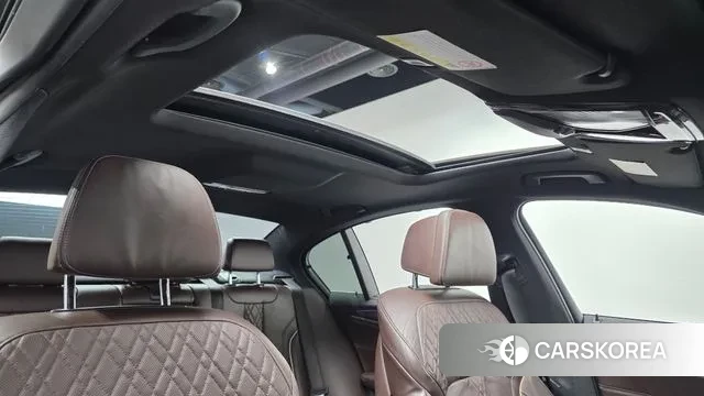 BMW 5 Series (G30) id 3703919 из Кореи 8