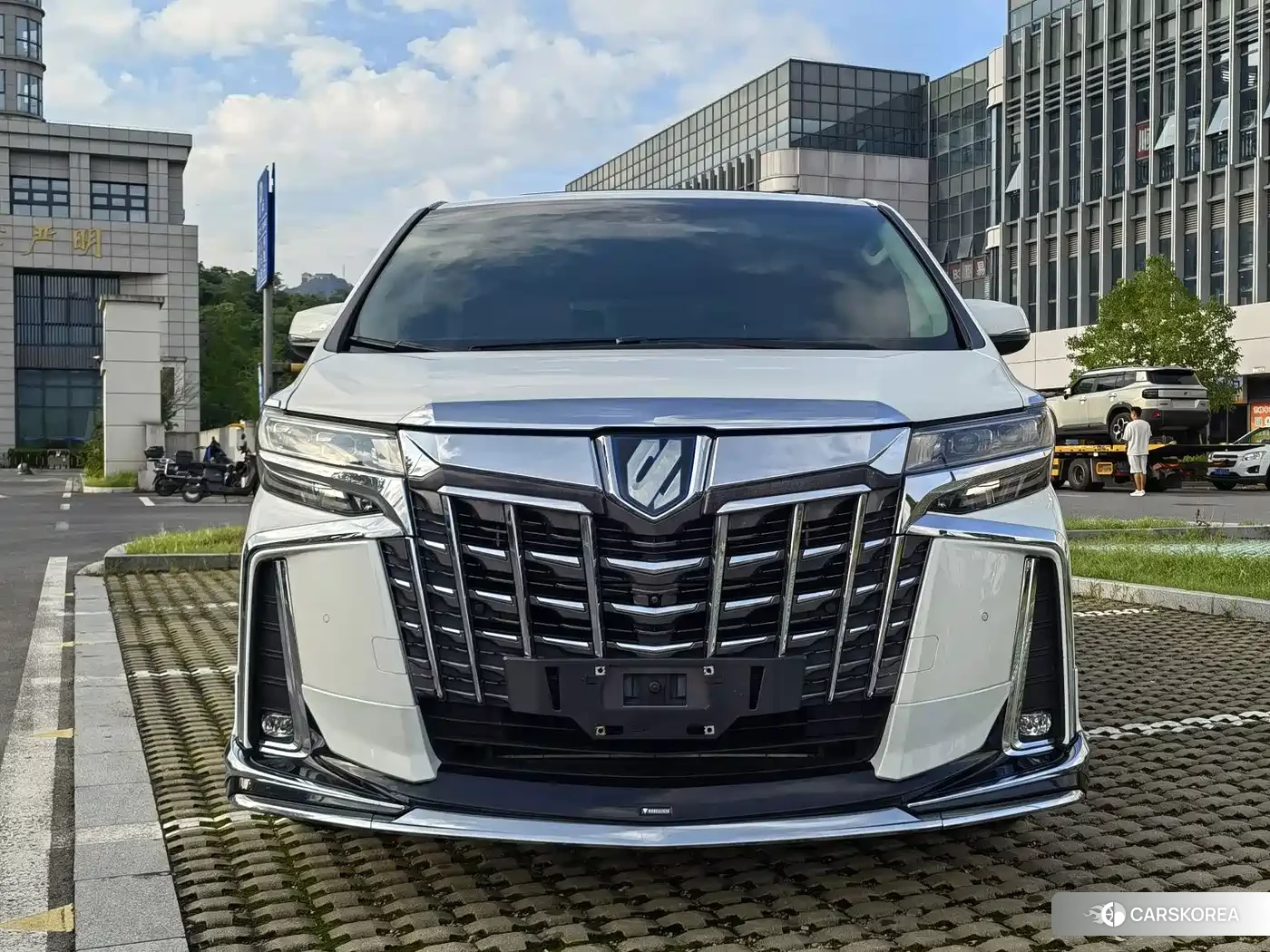 Toyota Elfa id 4685918 из Китая 8