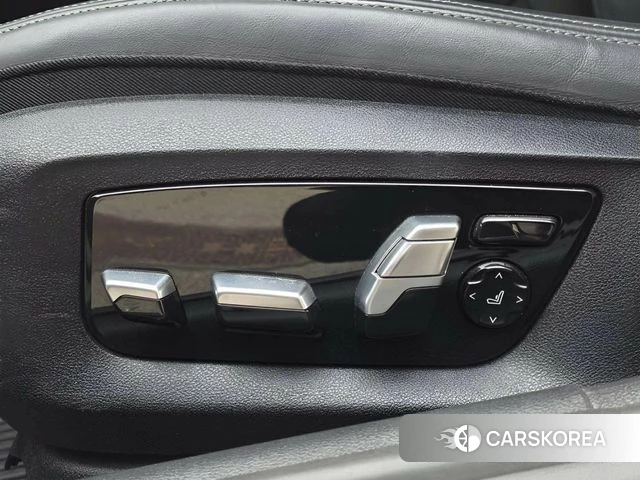 BMW 5 Series (G30) id 3833950 из Кореи 8