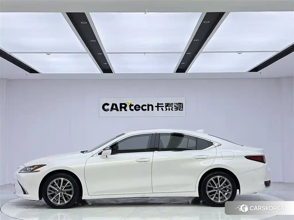 Lexus ES id 4576385 из Китая 8