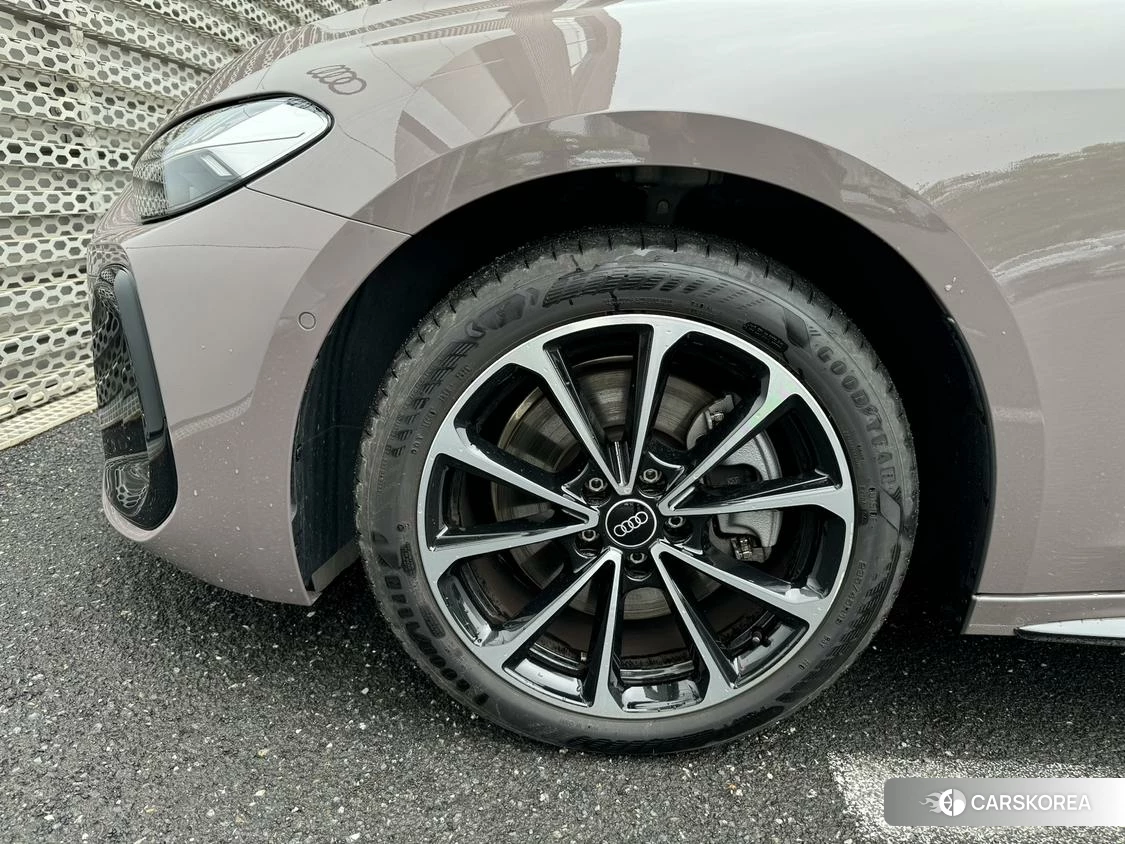 Audi A5L id 4440809 из Китая 8
