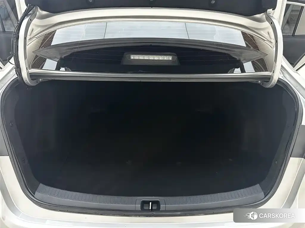 Toyota Corolla id 4548066 из Китая 8
