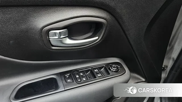 Jeep Renegade id 3659631 из Кореи 8