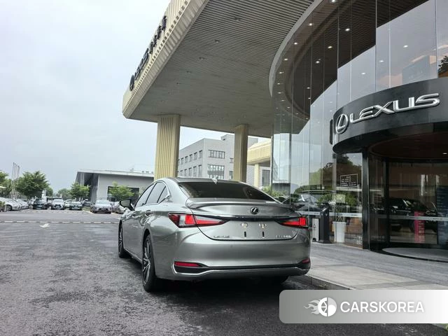 Lexus ES id 4348947 из Китая 8