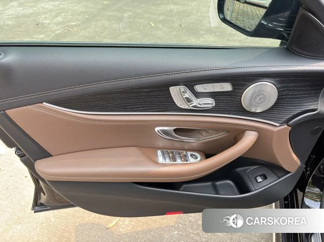 Mercedes-Benz E-class id 4277124 из Китая 8