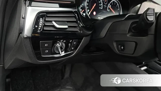 BMW 5 Series (G30) id 3723531 из Кореи 8