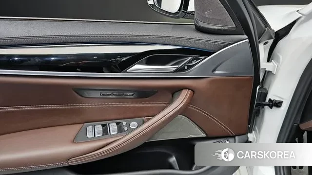 BMW 5 Series (G30) id 3708131 из Кореи 8