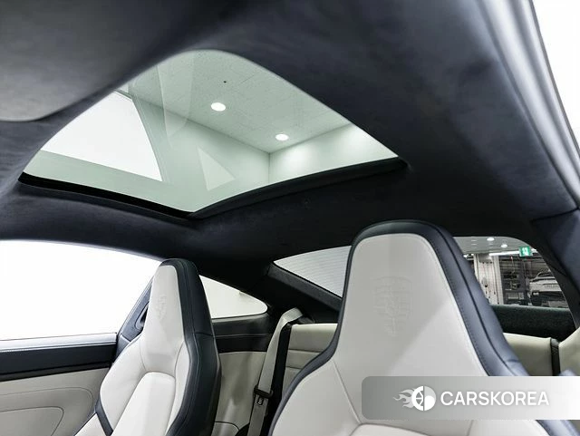 Porsche 911(992) id 4602272 из Кореи 8
