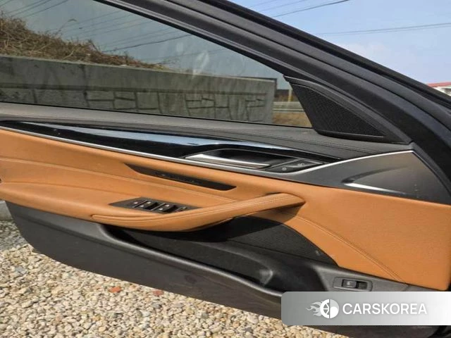 BMW 5 Series (G30) id 3808231 из Кореи 8