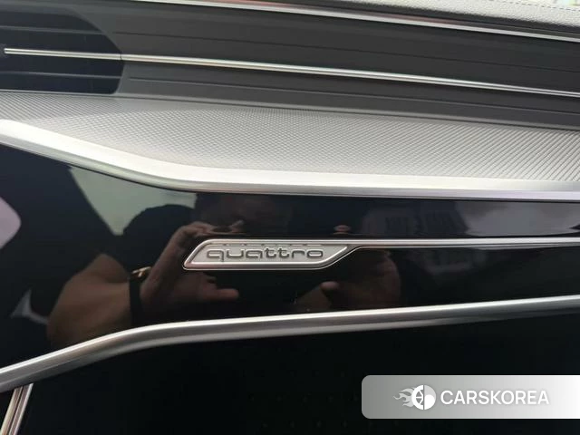 Audi A6L id 4278742 из Китая 8