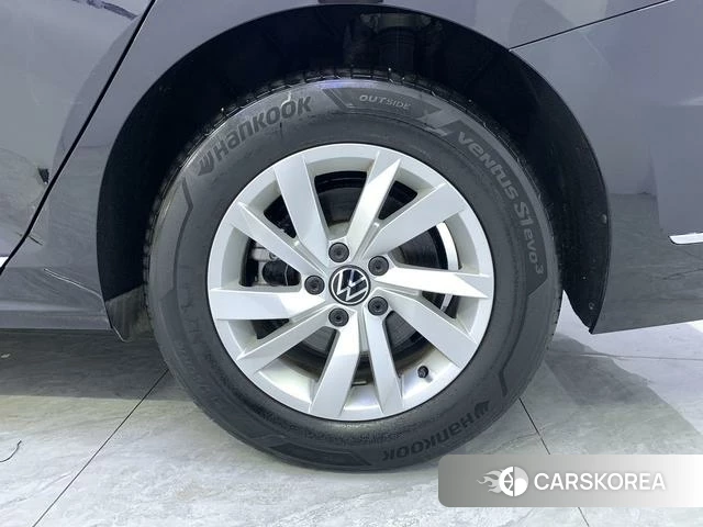 Volkswagen Passat id 4276623 из Китая 8