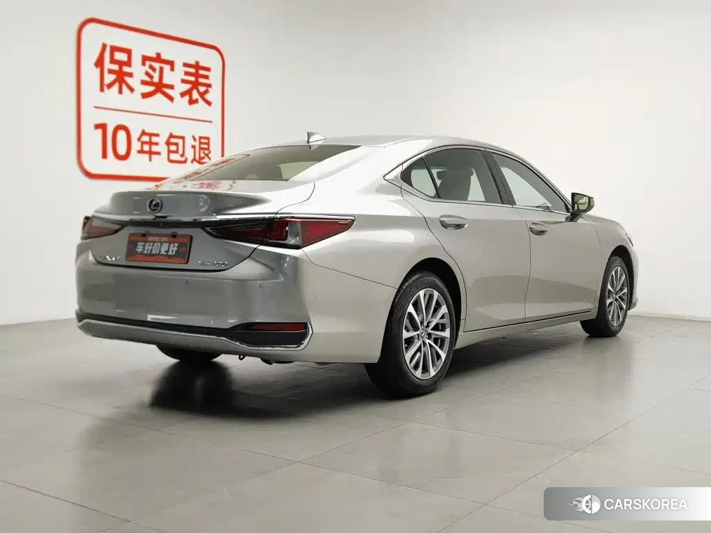 Lexus ES id 4669263 из Китая 8