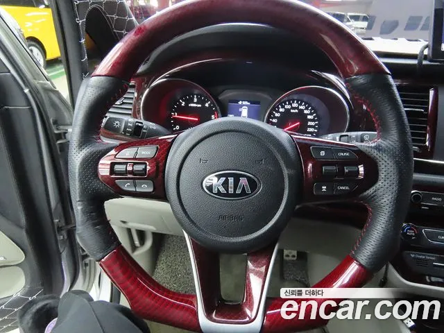 Kia The New Carnival id 2523276 из Кореи 9