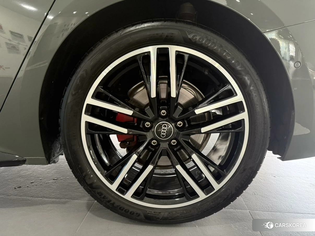 Audi A5L id 4512458 из Китая 9
