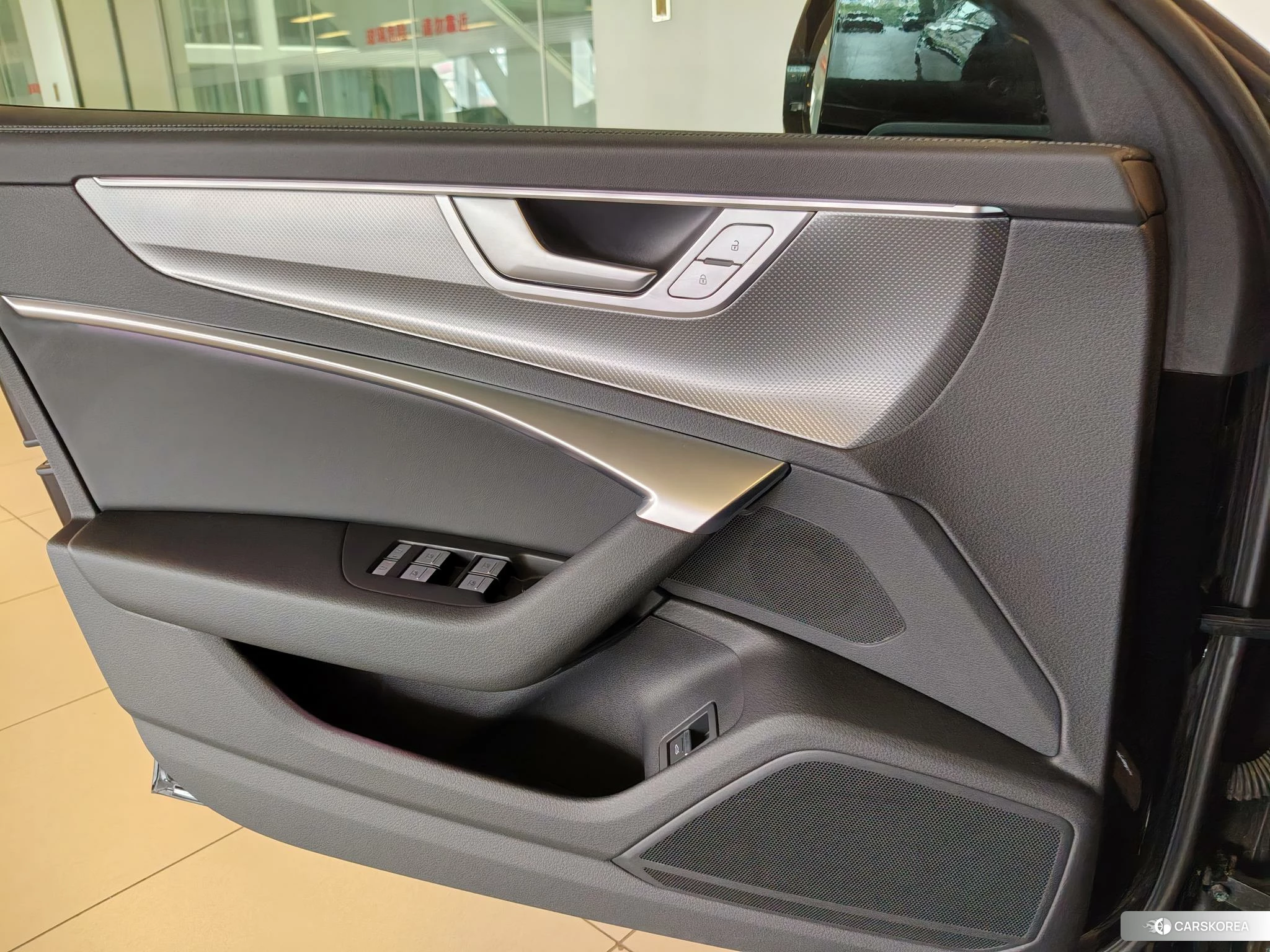 Audi A6L id 4498551 из Китая 9