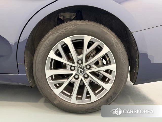 Lexus ES id 4300019 из Китая 9