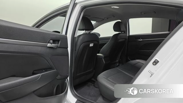 Hyundai Avante AD id 3820934 из Кореи 9