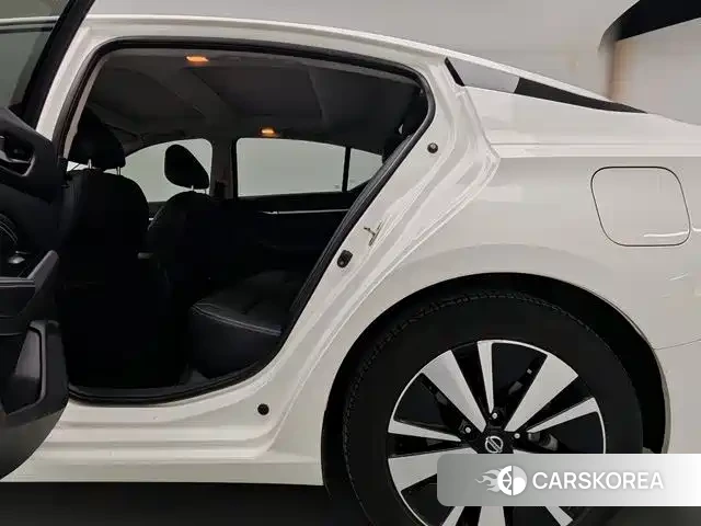 Nissan Altima id 4553964 из Китая 9