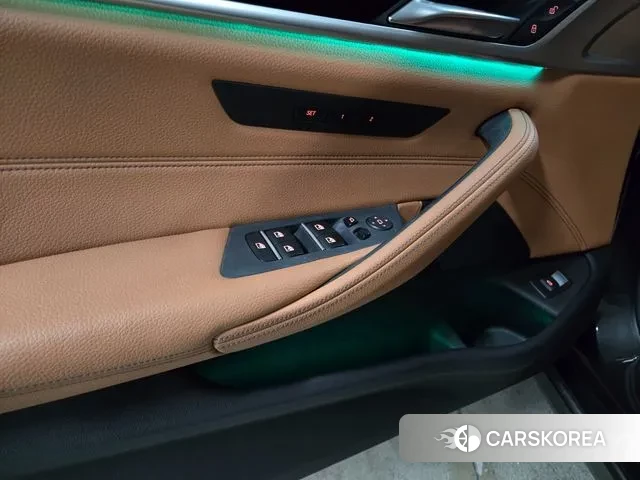 BMW 5 Series (G30) id 3651188 из Кореи 9