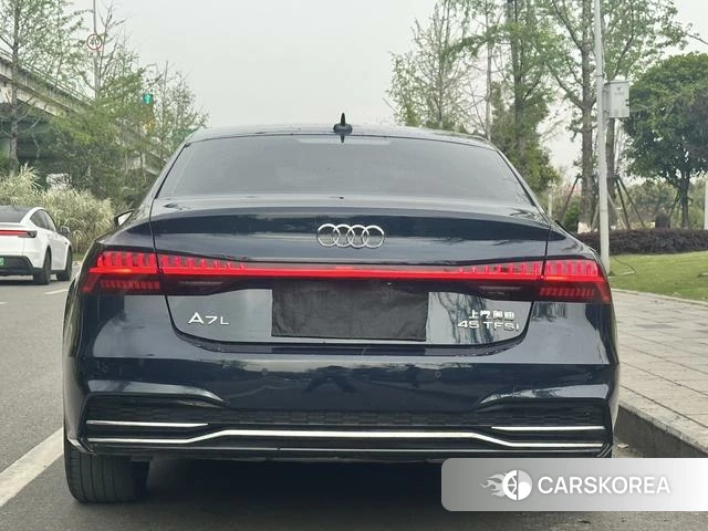 Audi A7L id 4276802 из Китая 9