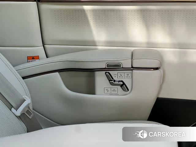 Lexus LM id 4299884 из Китая 9