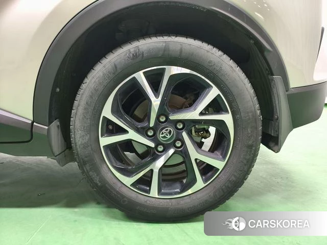 Toyota C-HR id 4210227 из Китая 9