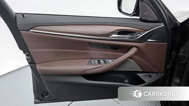 BMW 5 Series (G30) id 3042912 из Кореи 9