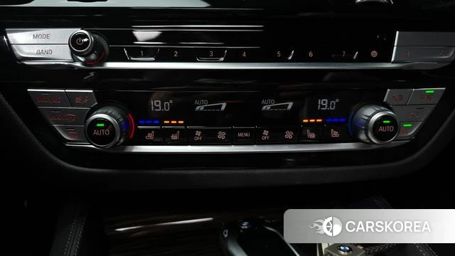 BMW 5 Series (G30) id 3852141 из Кореи 9