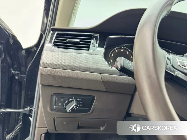 Volkswagen Huiang id 4258582 из Китая 9