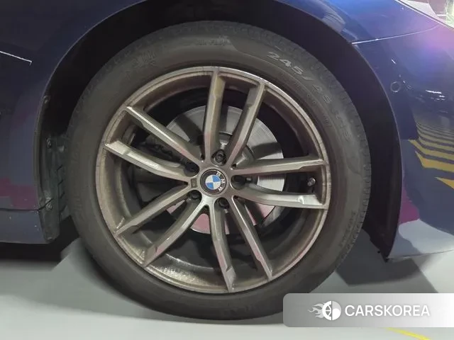 BMW 5 Series (G30) id 3038679 из Кореи 9