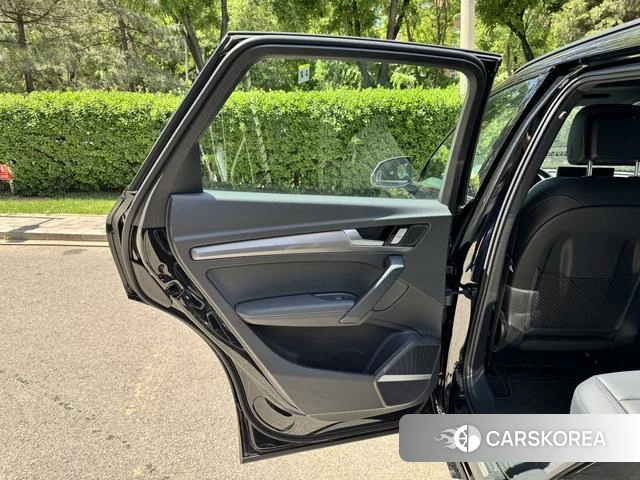 Audi Q5L id 4300458 из Китая 9