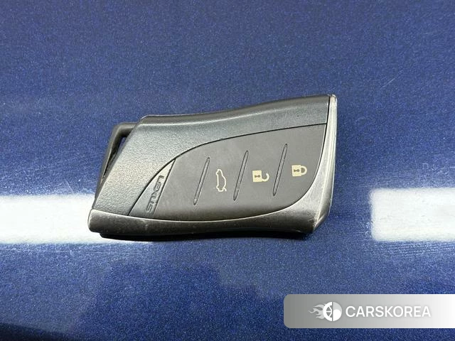 Lexus ES id 4261278 из Китая 9