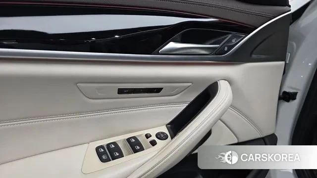 BMW 5 Series (G30) id 3760807 из Кореи 9