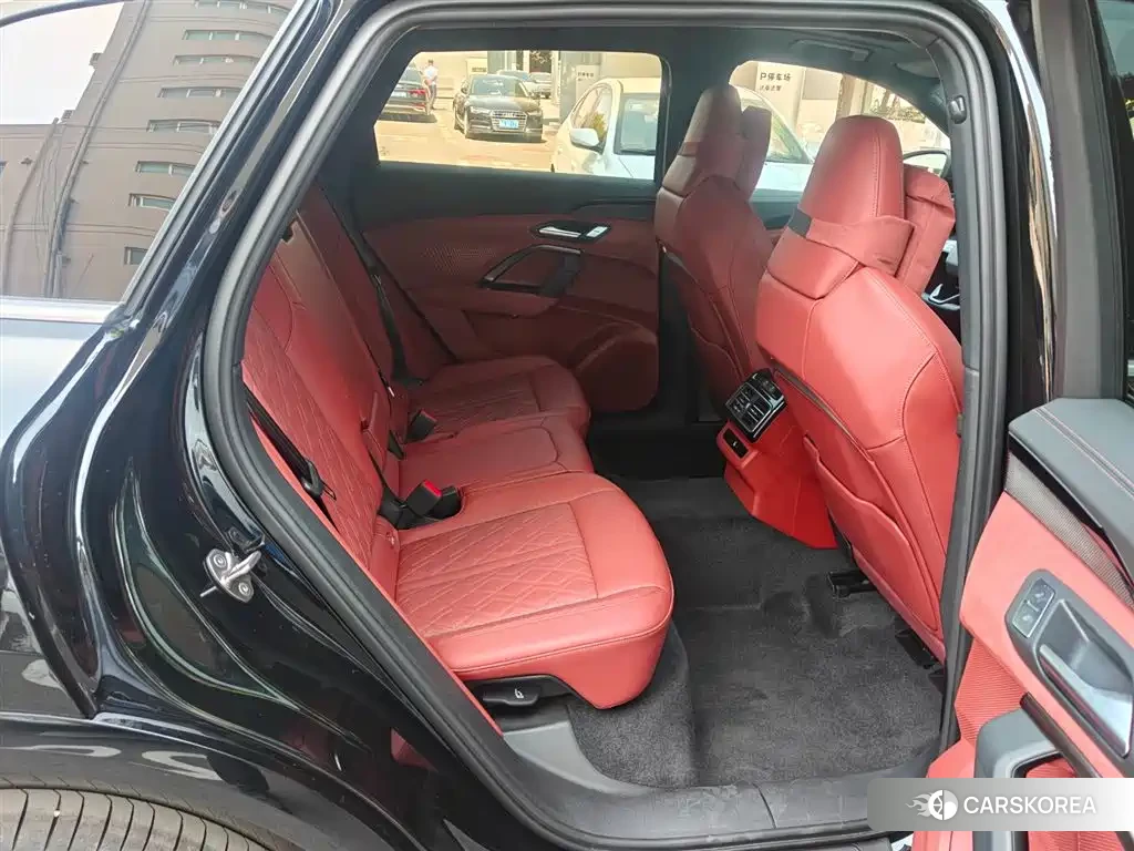 Audi Q5L id 4515566 из Китая 9