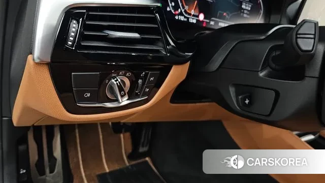 BMW 5 Series (G30) id 3472483 из Кореи 9