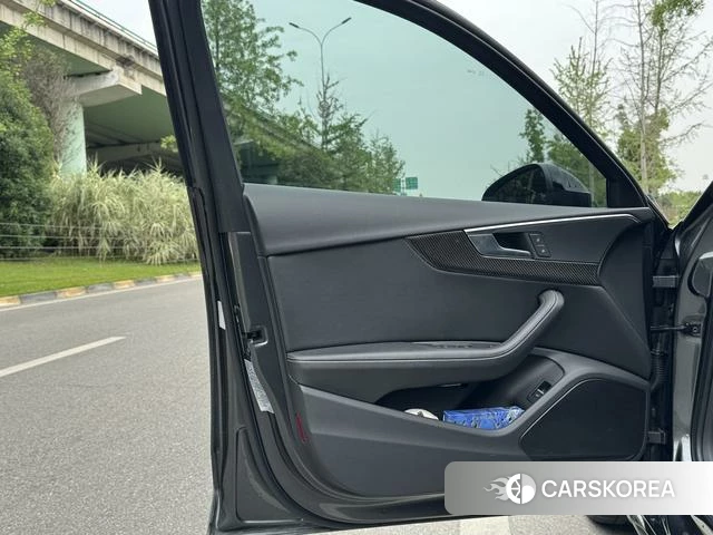 Audi A4L id 4290099 из Китая 9