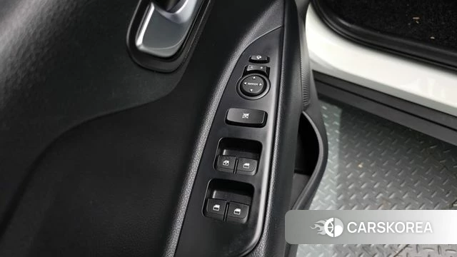 Kia Stonic id 4900035 из Кореи 9